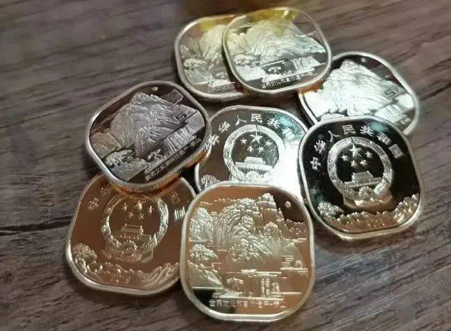 行情持续走低，纪念币钞市场别再犯邮票的错误！