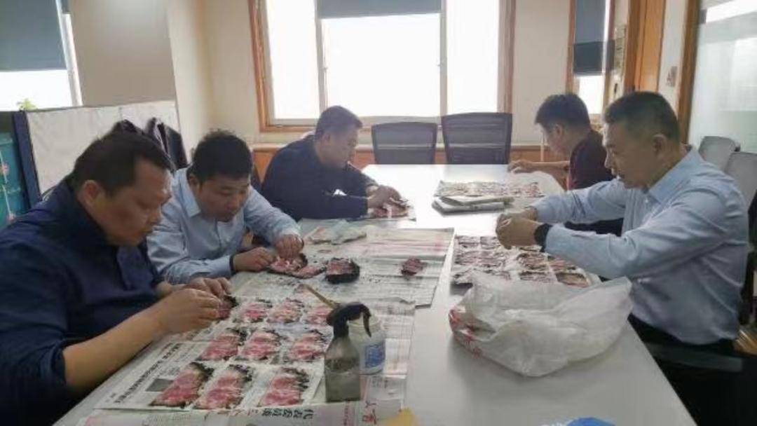 将“焦炭味”变为“油墨香” 建行无锡分行真情服务兑换“火烧币”
