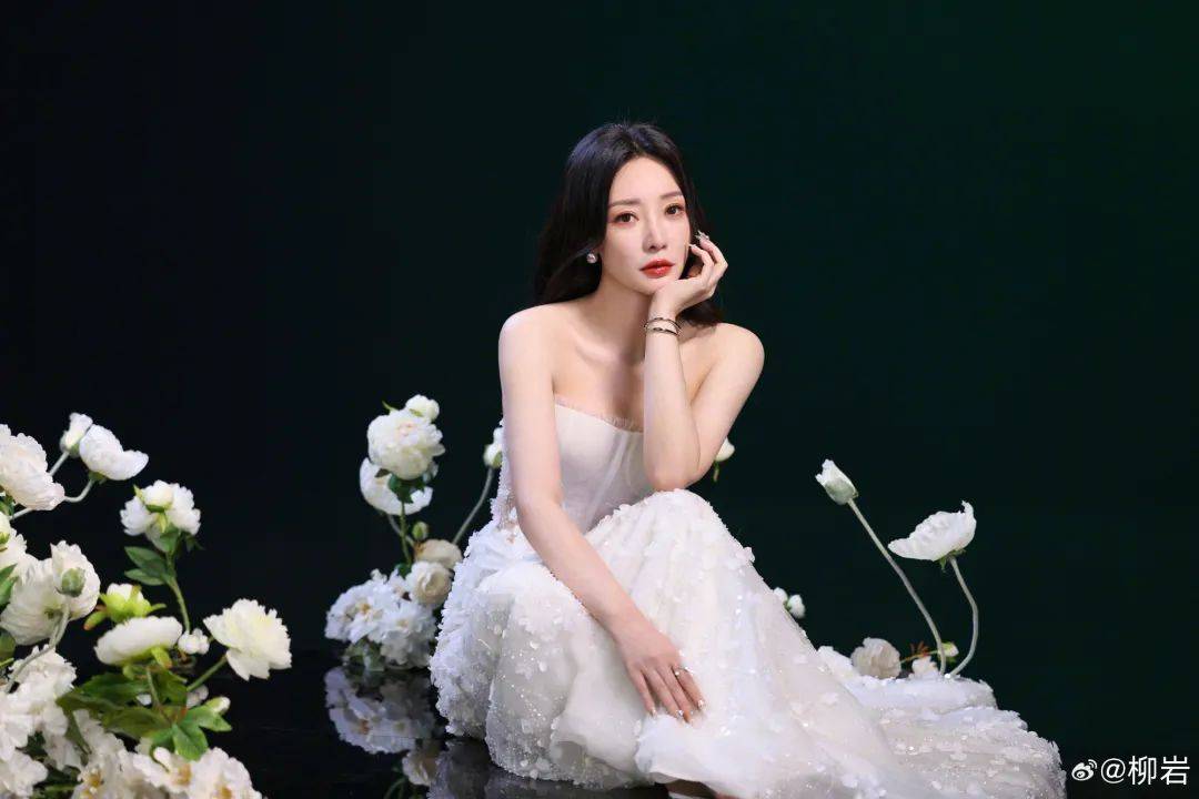 人气花给叔圈大咖当情人？刘浩存又有老谋子戏？李沁降咖做配？柳岩退圈当网红？姨太问答