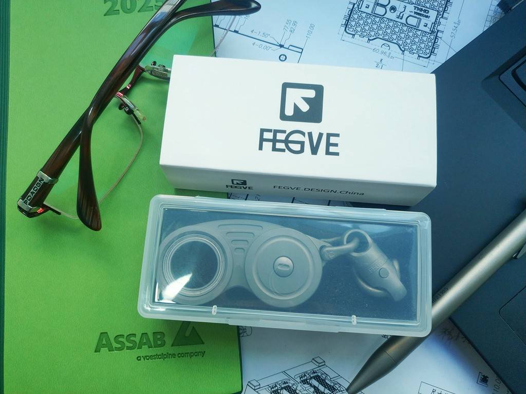 钥匙扣也能玩出花：fegve时光眼镜啪啪币旋转钥匙扣