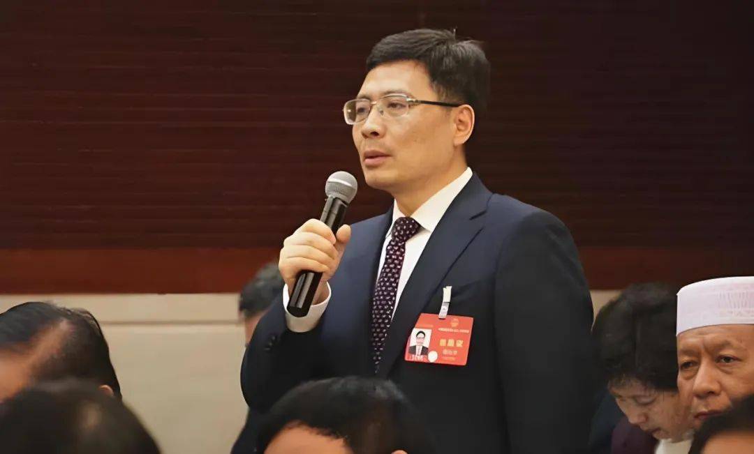 海尔老总周云杰意外破圈，从冰箱工程师到生态战略家的转型